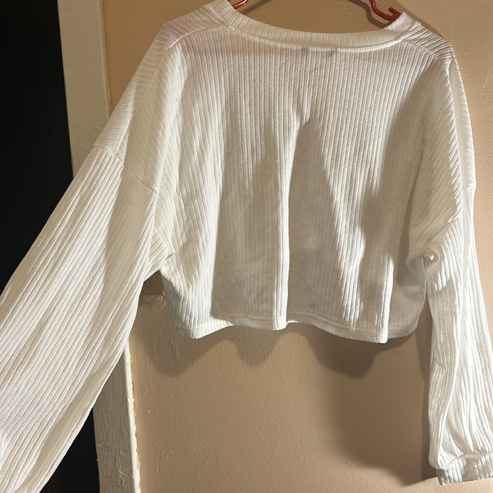 White top - Picture 5 of 5